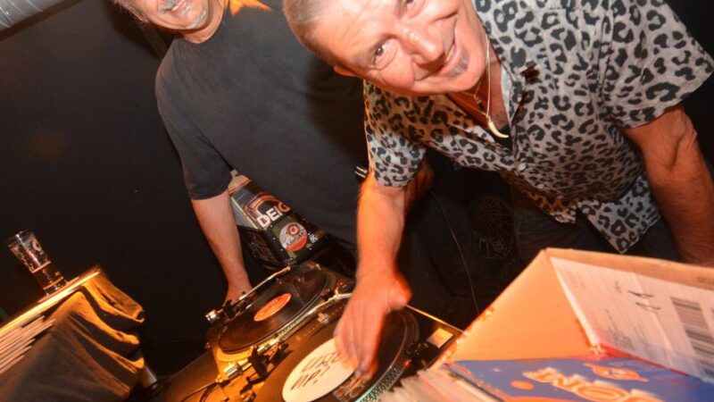 Party im Neusser Hamtorkrug: Musikgenuss auf Vinyl