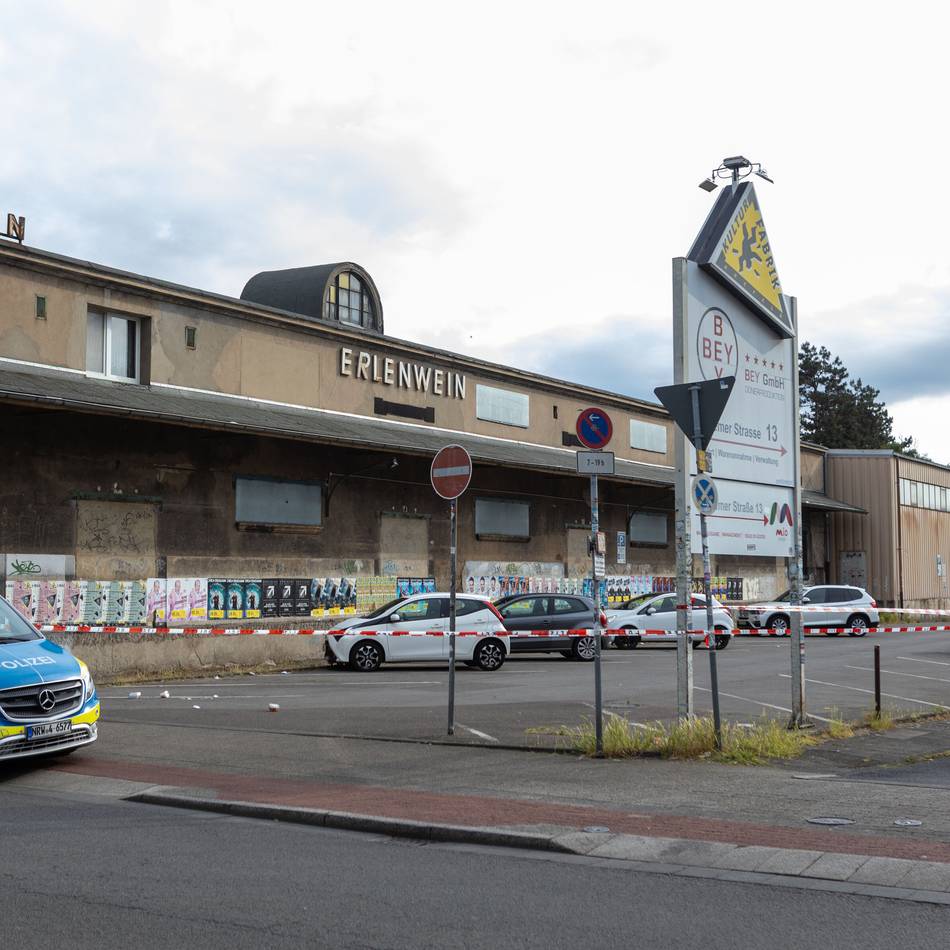 Erneuter Angriff mit Messer: Zwei Verletzte nach Streit vor Diskothek in Krefeld