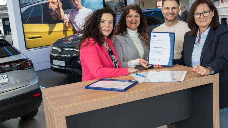Berufsorientierung in Neuss: Süssmuth-Realschule kooperiert mit Autohaus