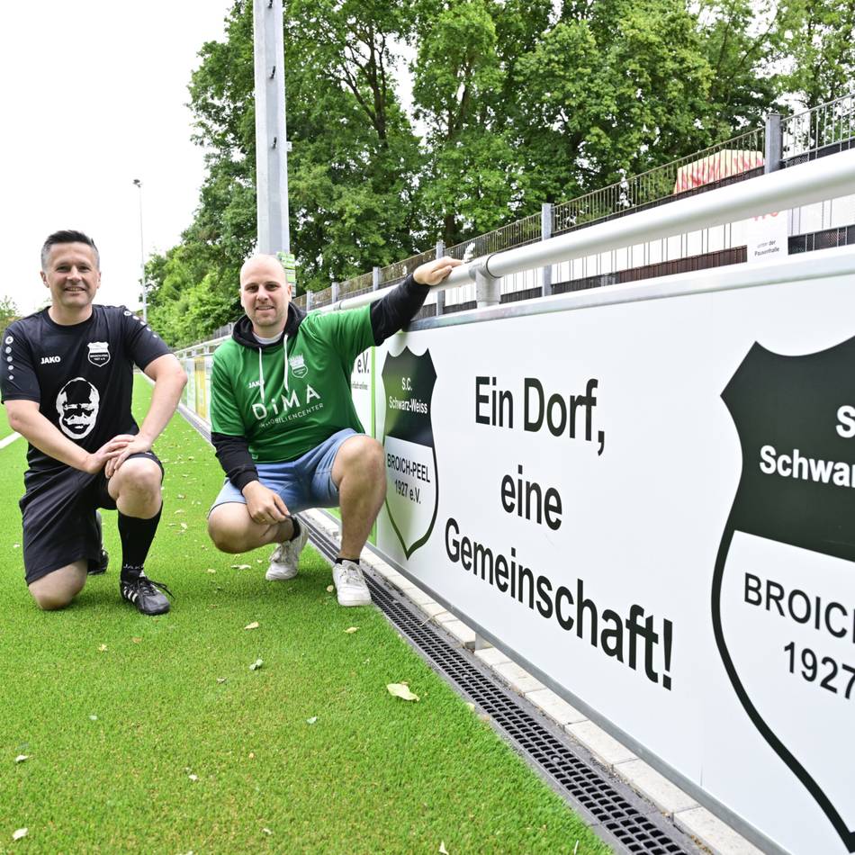 Stadt und Verein feiern Einweihung: Der SC Broich-Peel hat offiziell einen eigenen Kunstrasenplatz