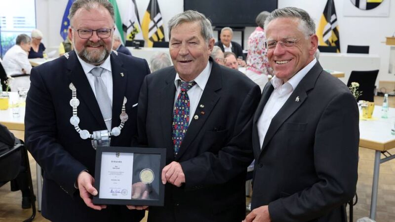 Ehrung in Korschenbroich: Höchste Auszeichnung für Egon Schuh und sein Engagement