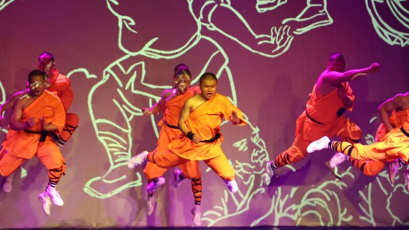 Kung-Fu in der Red Box: Shaolin-Mönche laufen auf Messern und schweben auf Speeren