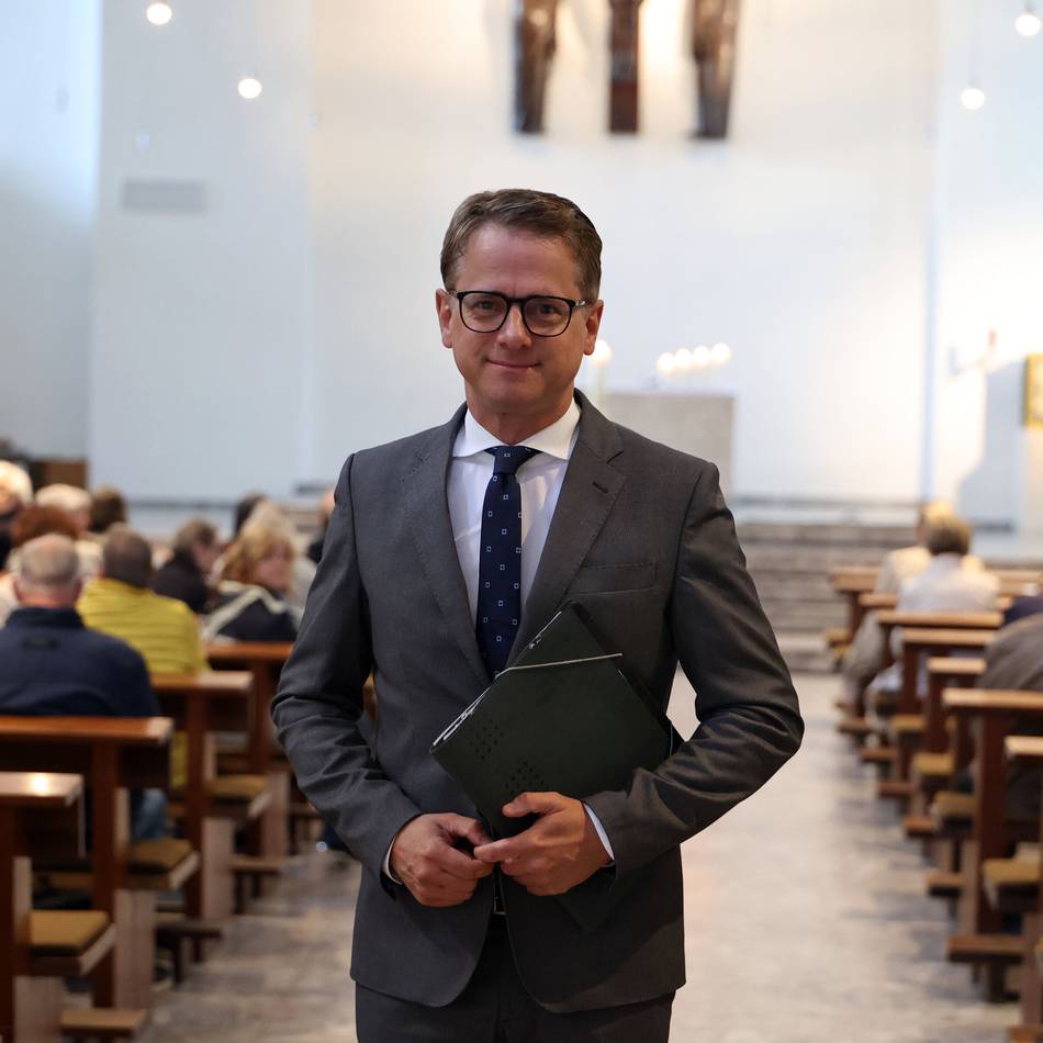 Veranstaltungsreihe in St. Franziskus Mönchengladbach: Beifall und Maibowle für lyrischen CDU-Generalsekretär