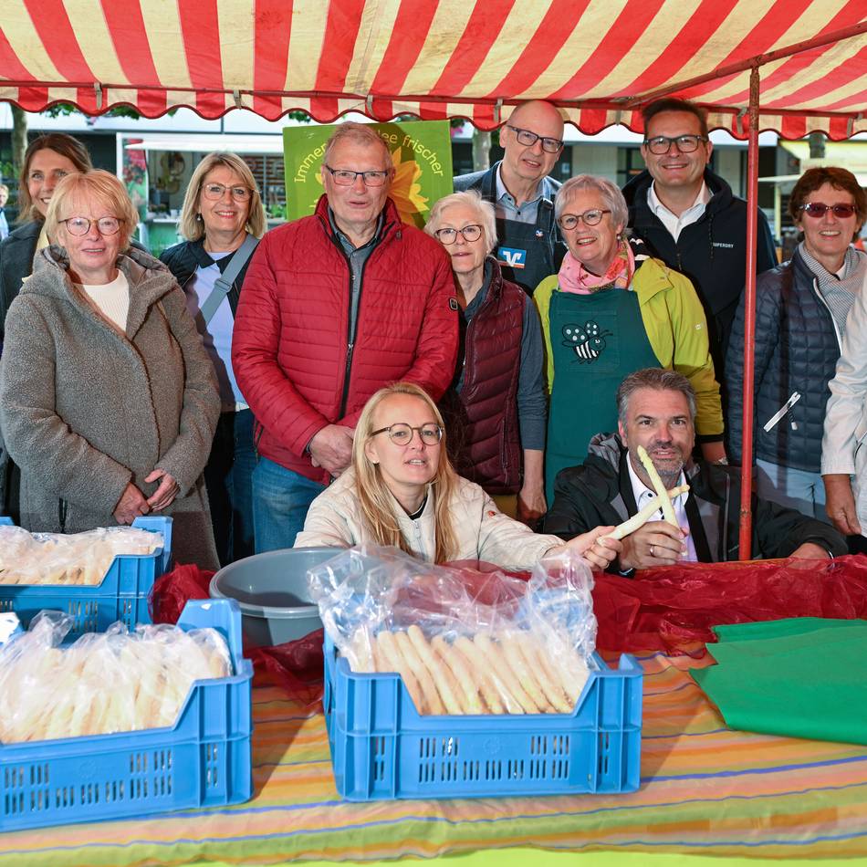 Wettbewerb auf dem Gelderner Wochenmarkt: „Ich habe mein eigenes Schälmesser mitgenommen“