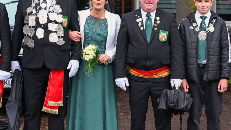 Königsgalaball in Wetten: Großer Umzug mit Dreifachkönig Wilfried „Roger“ Rogge