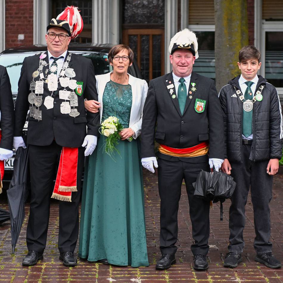 Königsgalaball in Wetten: Großer Umzug mit Dreifachkönig Wilfried „Roger“ Rogge