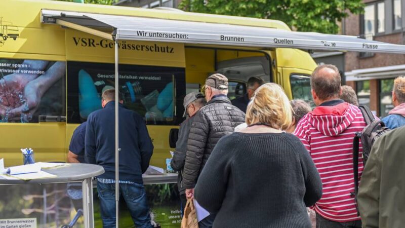 Verein analysiert Proben in Moers: Brunnenwasser für Tiere und zum Planschen geeignet?