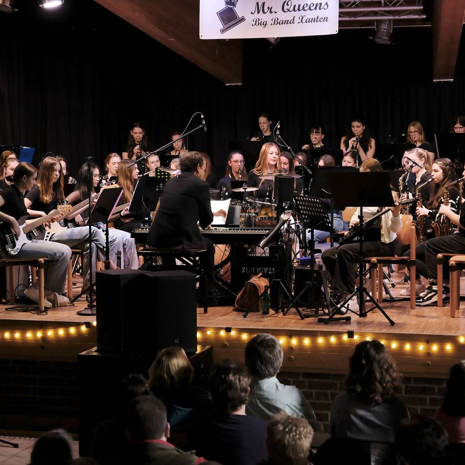 Auftritt im Sonsbecker Kastell: „Mr. Queens Big-Band“ gibt Frühjahrskonzert