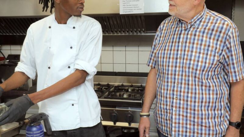 Neue Existenz in Rheinberg: Senegalese startet als Küchenchef im Adler durch
