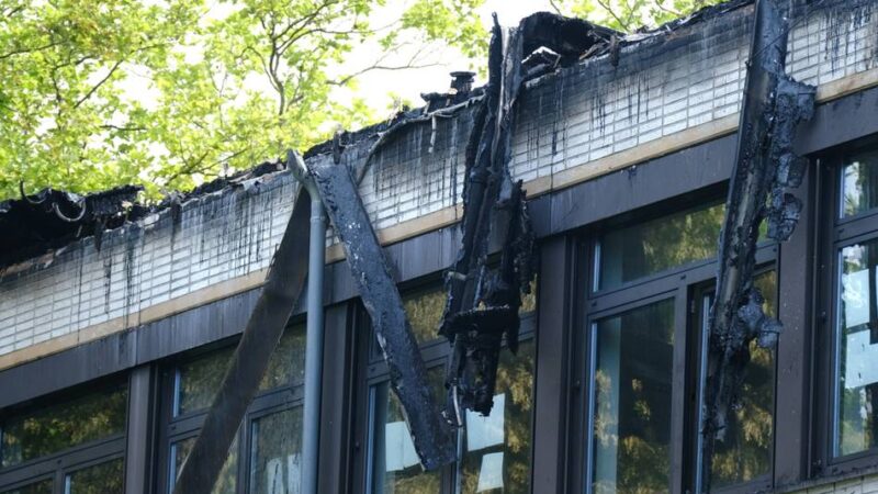 Der Tag nach dem Großfeuer: Schulen in Erkrath abgebrannt – wie geht es für die Kinder weiter?