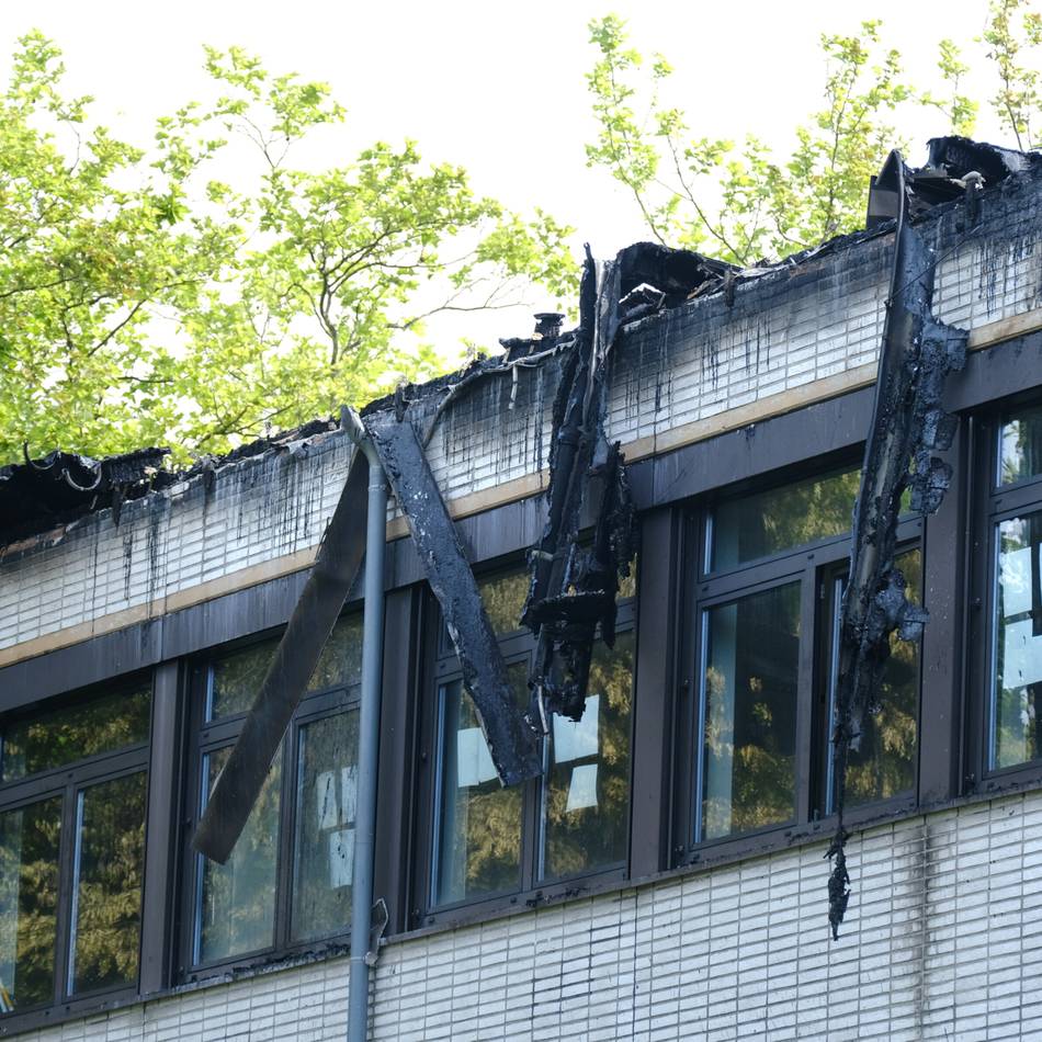 Der Tag nach dem Großfeuer: Schulen in Erkrath abgebrannt – wie geht es für die Kinder weiter?