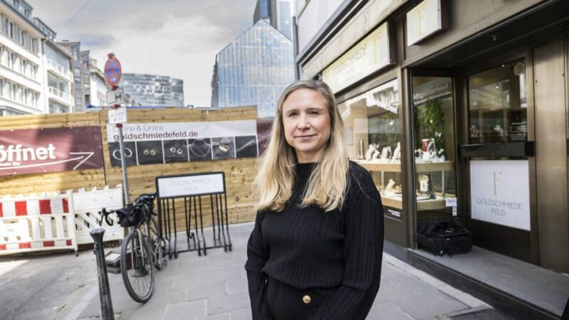 Ex-Einkaufsmeile in Düsseldorf: Bauarbeiten an der Friedrichstraße gehen voran – doch eine Händlerin leidet mehr denn je