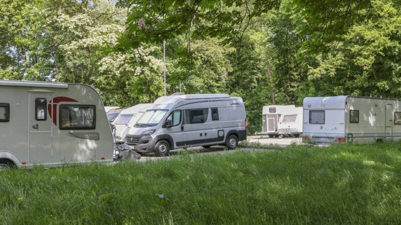 Parkplatznot in Solingen: Abgestellte Wohnmobile und Wohnwagen sorgen für Ärger bei den Anwohnern