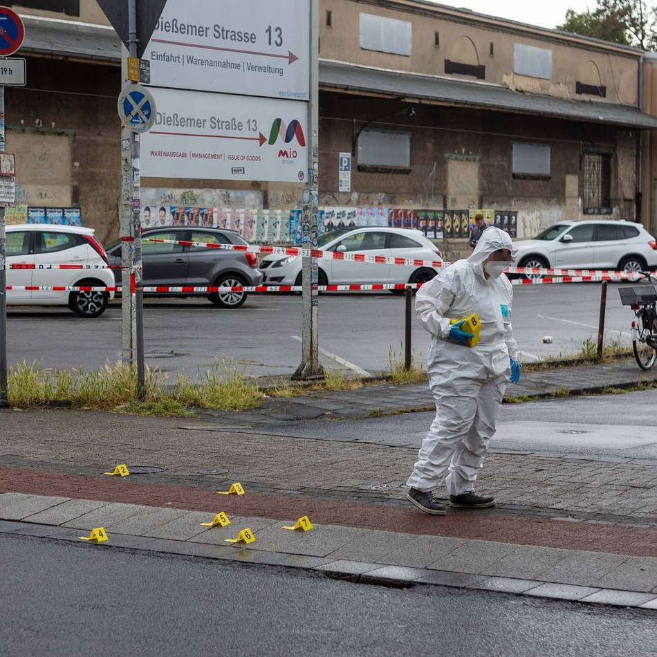 Messerangriff vor Diskothek in Krefeld: Polizei sucht nach Zeugen