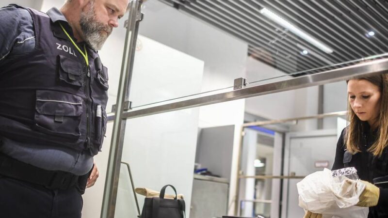Düsseldorfer Flughafen: Zoll findet 70.000 Euro bei Arbeitslosen – was die Männer mit dem Geld vorhatten