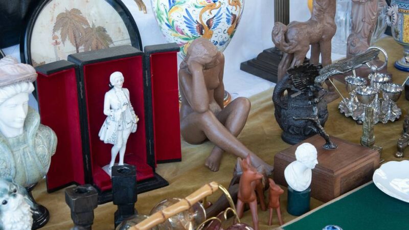 Stöbern und Entdecken: Garagentrödel lädt Baumberger zum Feilschen ein