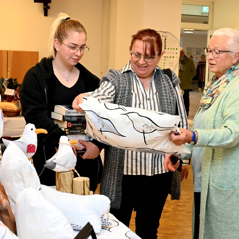 Maibasar im Johannesstift in Hückeswagen: Handarbeit für den guten Zweck