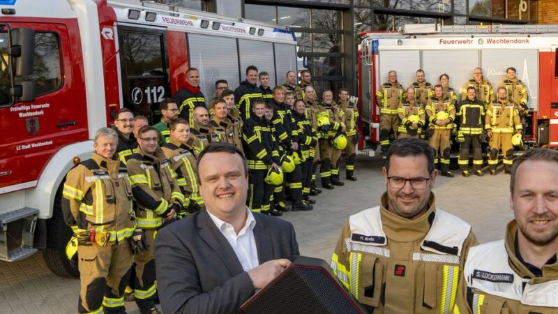 Moderner Klang für Sicherheit und Gemeinschaft: Feuerwehr Wachtendonk freut sich über neue Lautsprecherbox