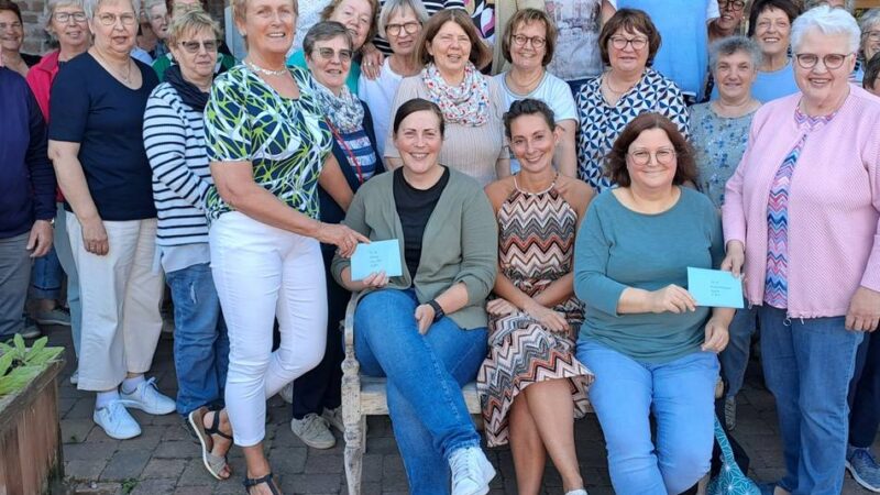 Vom Klever Ostermarkt: Gocher Landfrauen spenden für Impuls und Anna Stift