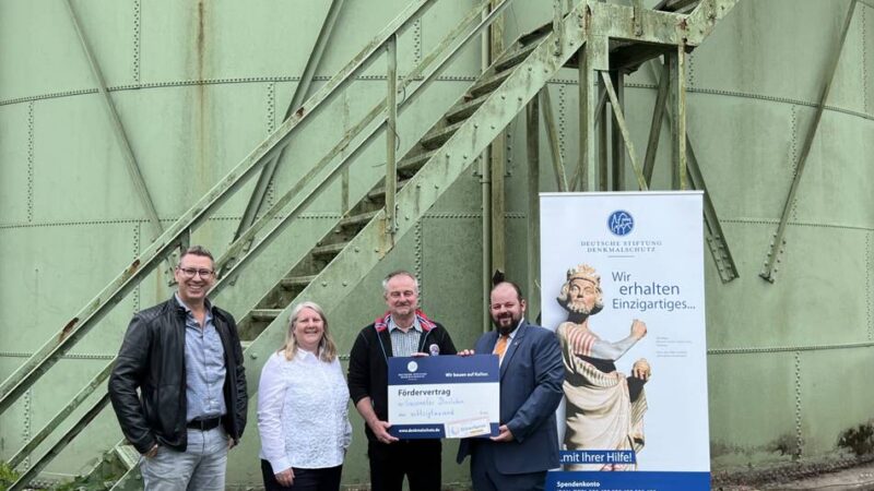 Fördervertrag übergeben: „Technische Meisterleistung“ – 80.000 Euro für Dinslakener Gasometer