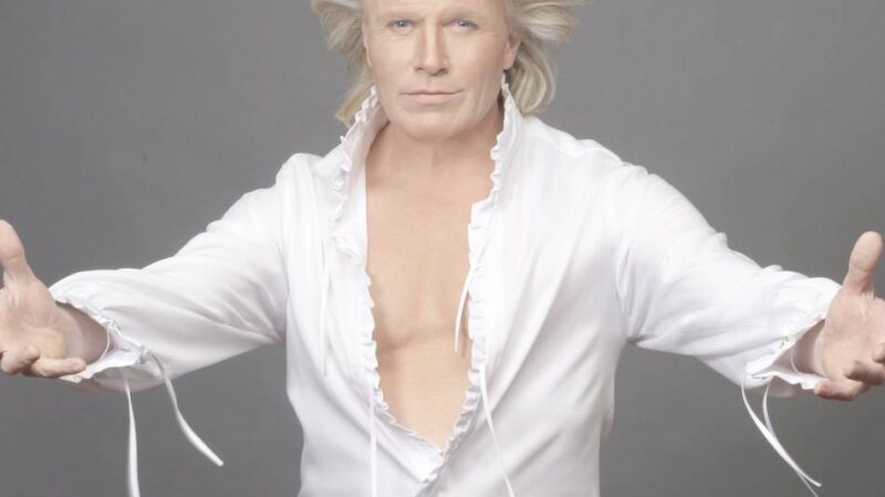 Zauberkünstler Hans Klok: „Die Mitarbeiterinnen kommen immer wieder, obwohl ich sie auch enthaupten kann“