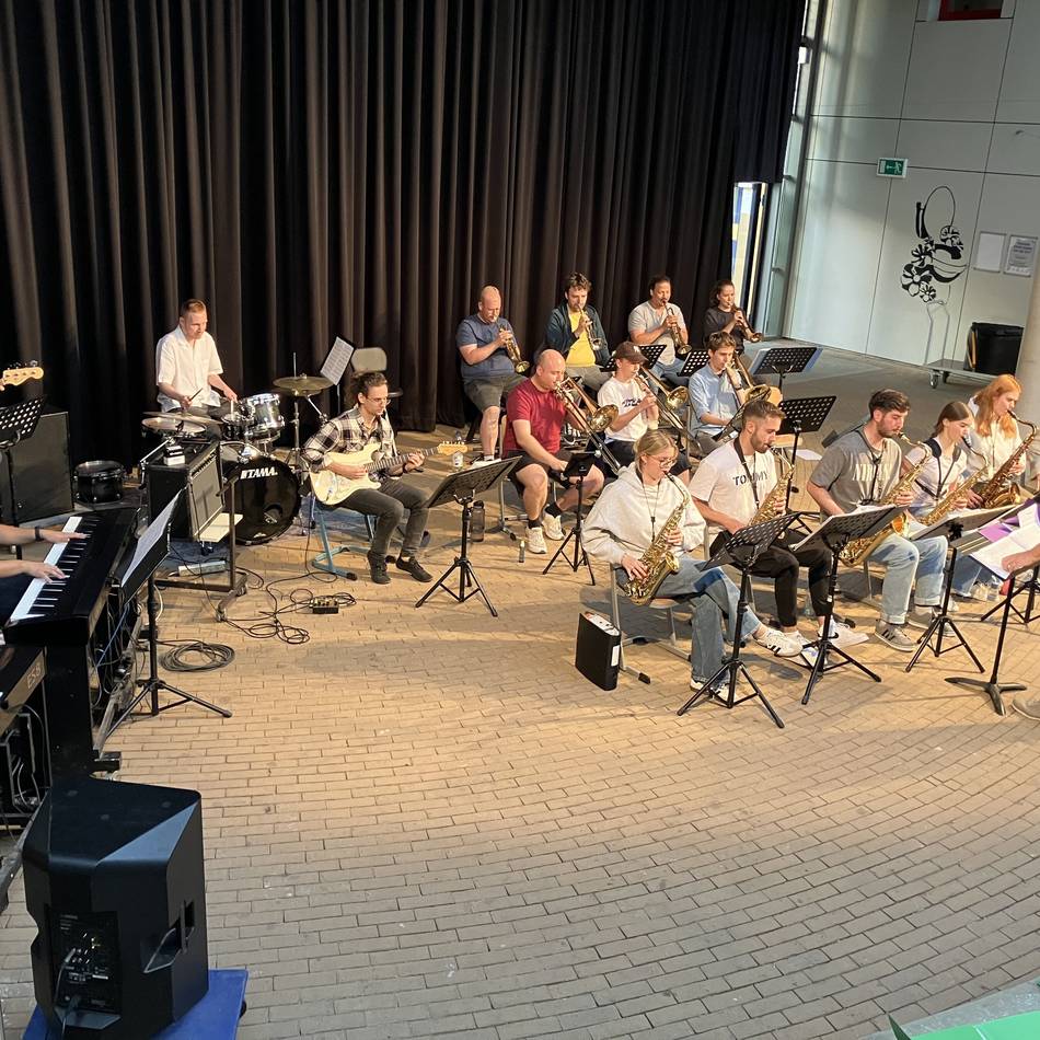 Big Band des Gymnasiums: Die Schulband, in der auch Ex-Schüler spielen