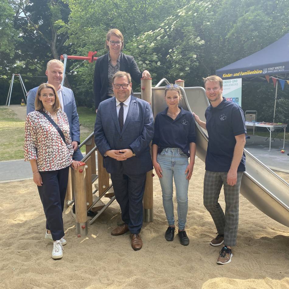Spielplätze in Krefeld: Was Straßenmarkierungen auf einem Spielplatz bezwecken sollen