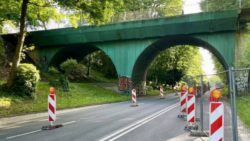 Marodes Bauwerk in Mönchengladbach: Bettrather Brücke wird für Fußgänger und Radfahrer gesperrt