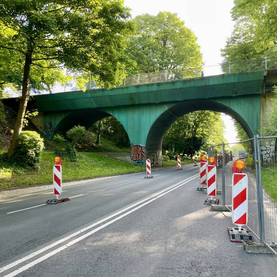 Marodes Bauwerk in Mönchengladbach: Bettrather Brücke wird für Fußgänger und Radfahrer gesperrt