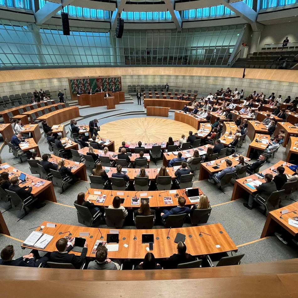 Politik hautnah erleben: Jugendliche aus dem Kreis Kleve können sich für den Jugendlandtag bewerben