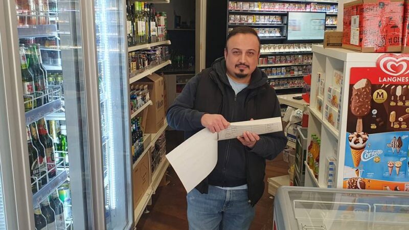 Ärger um Ladenschluss: Mönchengladbacher Kiosk-Betreiber übergeben gesammelte Unterschriften