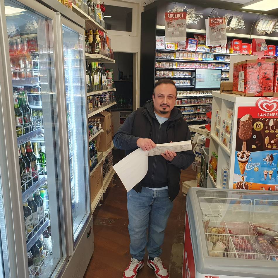 Ärger um Ladenschluss: Mönchengladbacher Kiosk-Betreiber übergeben gesammelte Unterschriften