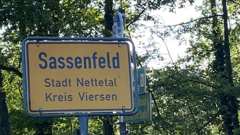 Frühjahrsputz in Nettetal: Baubetriebshof reinigt Ortseingangsschilder