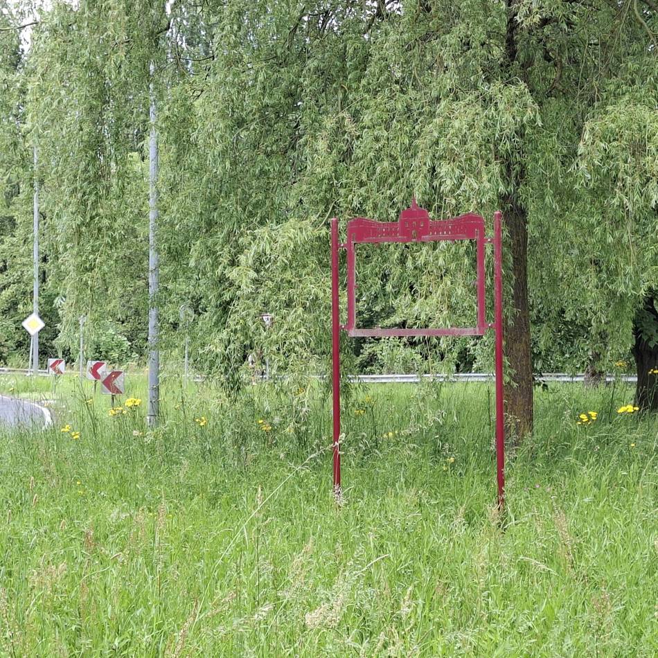 Kurioser Diebstahl in Mönchengladbach: Wickrather Begrüßungsschild von Unbekannten „fein säuberlich“ entwendet