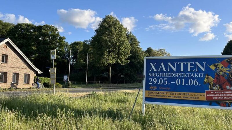 Störende Reklame im Stadtbild: Kalkar geht gegen große Werbetafeln vor