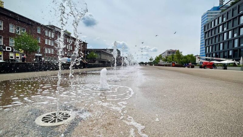 Kritik an Bahnhofsplatz in Duisburg: „Wer sich bei Sonne auf dem Platz aufhält, wird regelrecht geröstet“