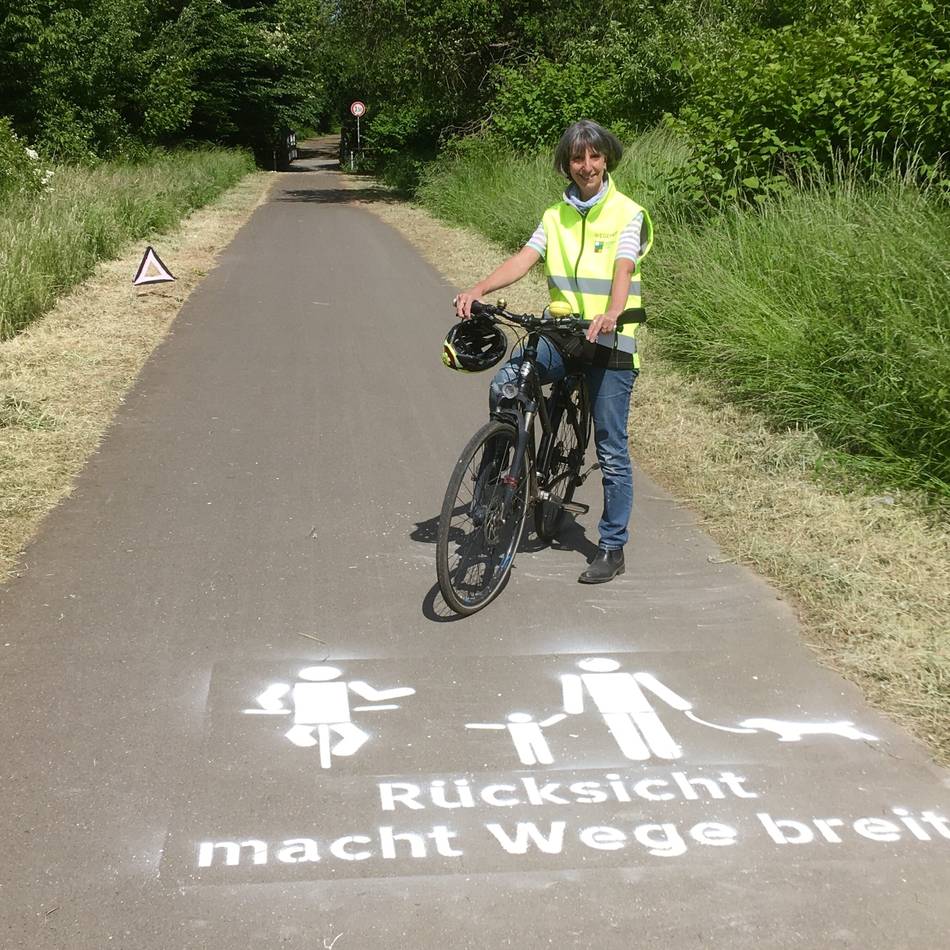 Fahrradfahren in Wermelskirchen: ADFC erneuert Piktogramme auf der Balkantrasse