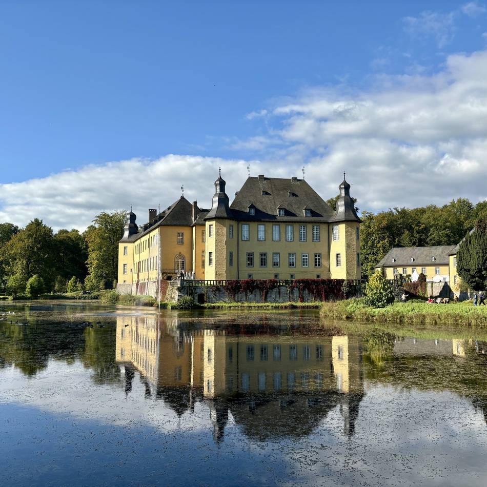 Ausverkaufte Veranstaltung in Jüchen: Dycker Schlosskonzert mit 18-jähriger Harfenistin