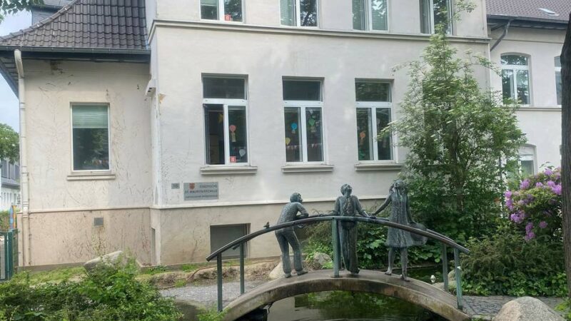 Meerbuscher Grundschule im Fluglärm: Kann die St.-Mauritius-Schule umgebaut werden?