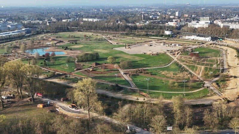 Baustellenführung für Neusser Schützen: Präsident erklärt Schützenrituale auf der neuen Festwiese