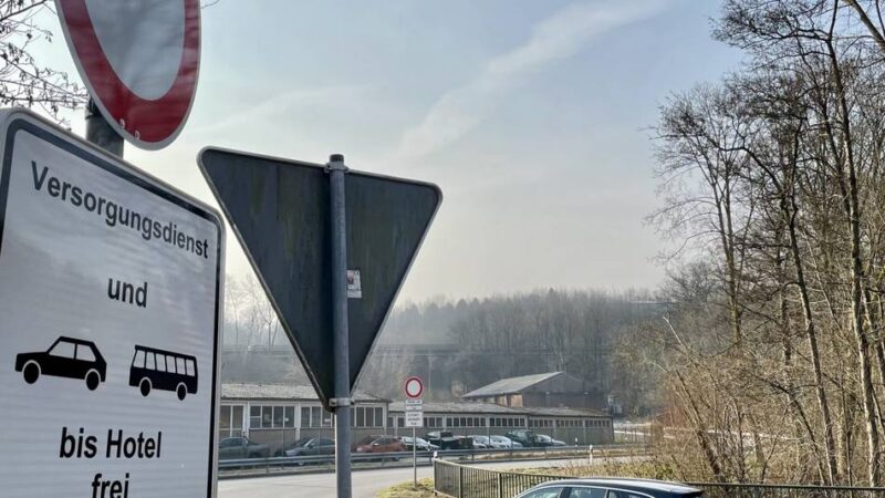 A1-Raststätte Remscheid: Die Beschilderung erfordert genaues Hinschauen