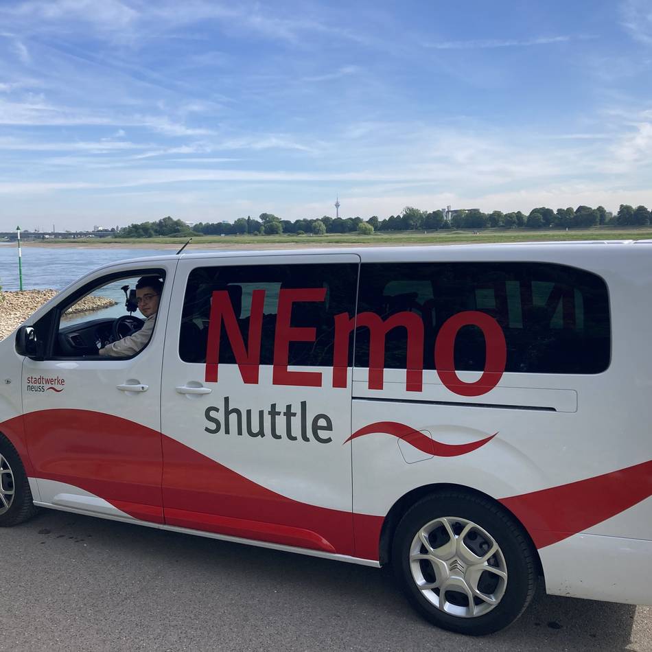 Stadtwerke Neuss weiten ÖPNV-Angebot aus: „NEmo Shuttle“ erreicht jetzt 100.000 Neusser