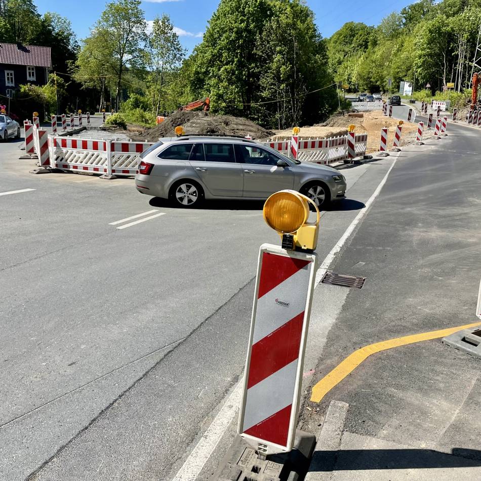 Brückenbauarbeiten an der Stadtgrenze Wermelskirchen / Remscheid: Wann der Verkehr in Preyersmühle wieder zweispurig laufen könnte