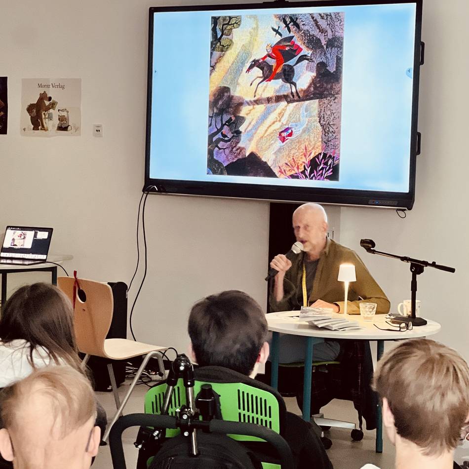In Langenfeld: Lesung zur Einweihung der Bibliothek in der LVR-Paul-Klee-Schule