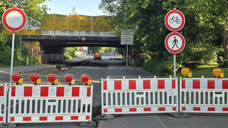 Fußgänger räumen Barken weg: Ärger über Sperrung der Bismarckstraße