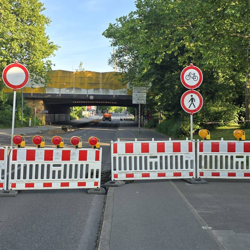 Fußgänger räumen Barken weg: Ärger über Sperrung der Bismarckstraße