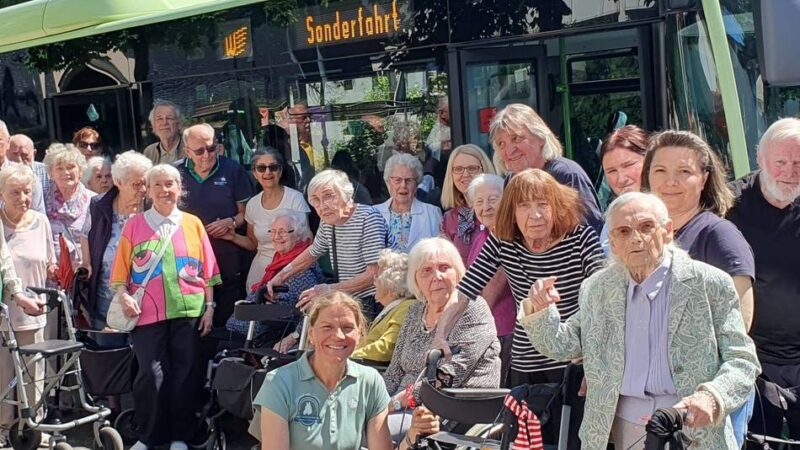 Senioren machen Bustour durch die Stadt: Gespannt, wie Leverkusen jetzt aussieht