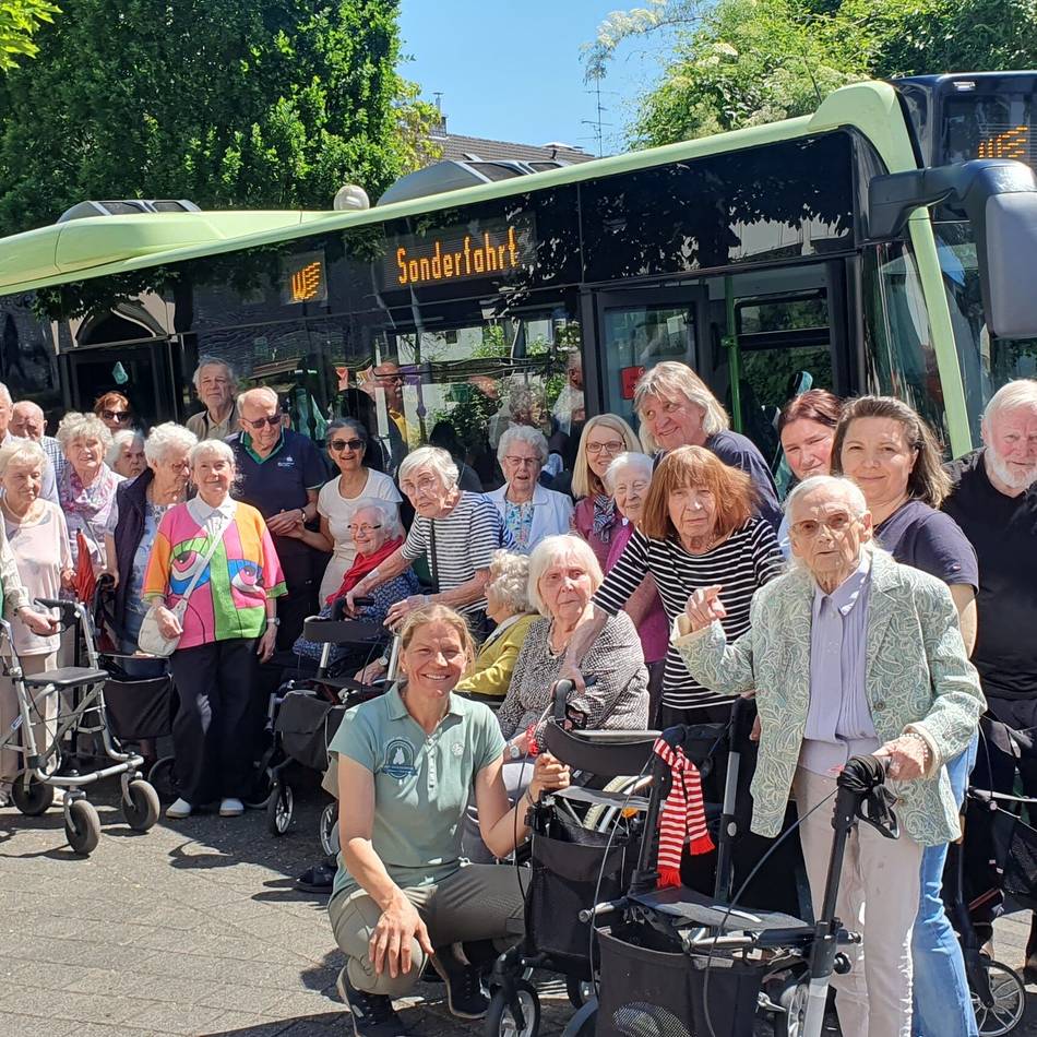 Senioren machen Bustour durch die Stadt: Gespannt, wie Leverkusen jetzt aussieht
