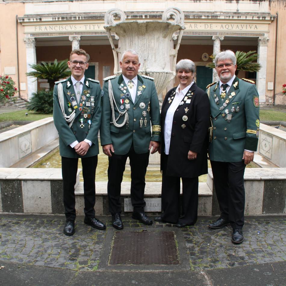 St. Michaelis und St. Sebastianus: Rheinberger Schützen besuchen Rom im Heiligen Jahr