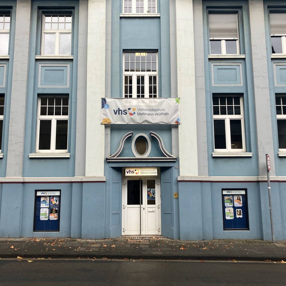 Einladung zum Singen mit Gitarrenbegeleitung: Auf ein Ständchen zur Volkshochschule